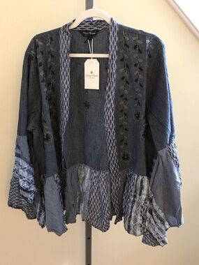 YOUNG THREADS NWT KIMONO Navy Embroidered Floral Size Large